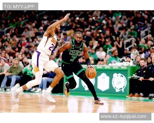 杰伦布朗谈第三节被撤下先发感到不满但尊重教练的战术选择